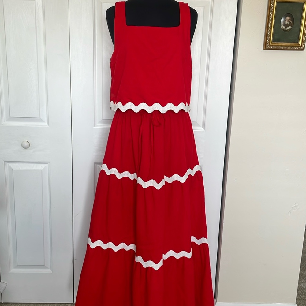 NWT PARTY GARDEN WOMENS TWO PIECE TOP WITH MAXI SKIRT. SIZE LARGE.